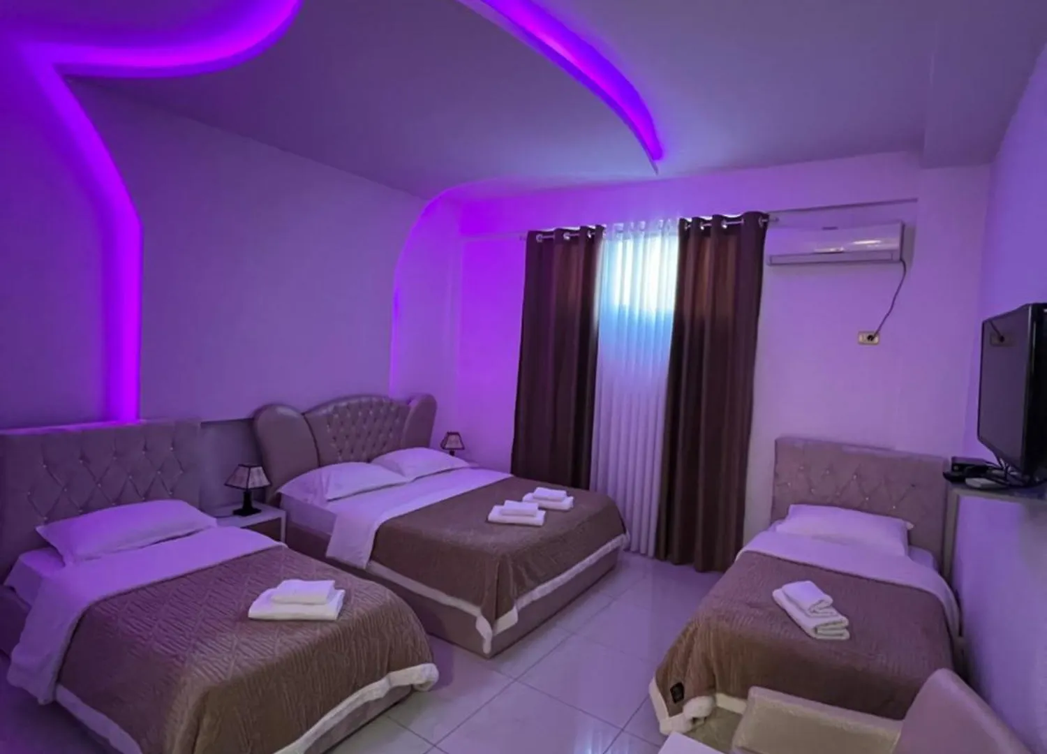 Grand Hotel Gjyshi Qerek 3*,