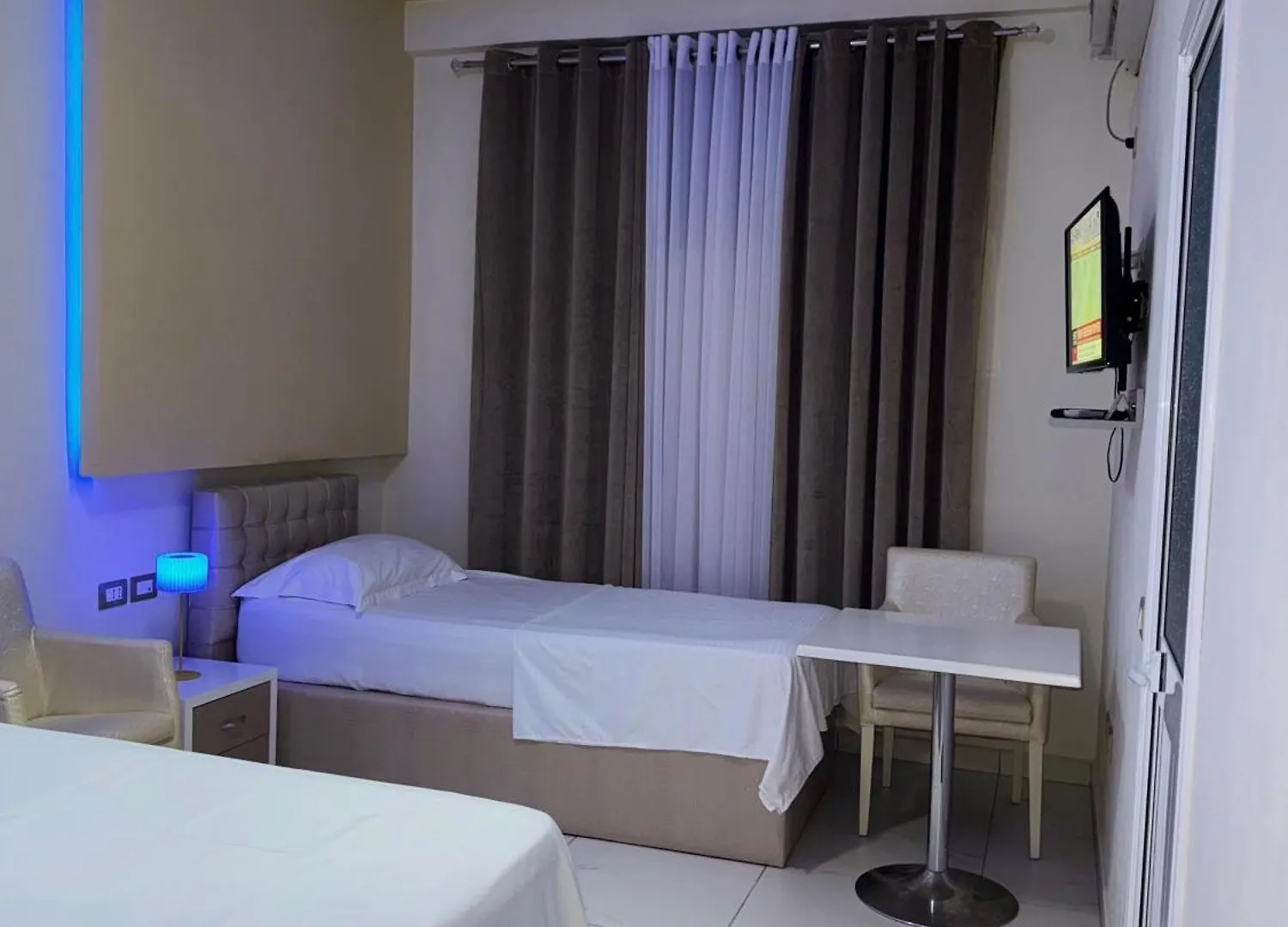 Grand Hotel Gjyshi Qerrexhias 3*,